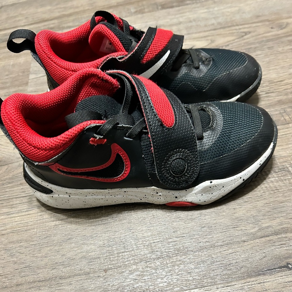 Nike Team Hustle D11, size 1.5Y. Good used condition